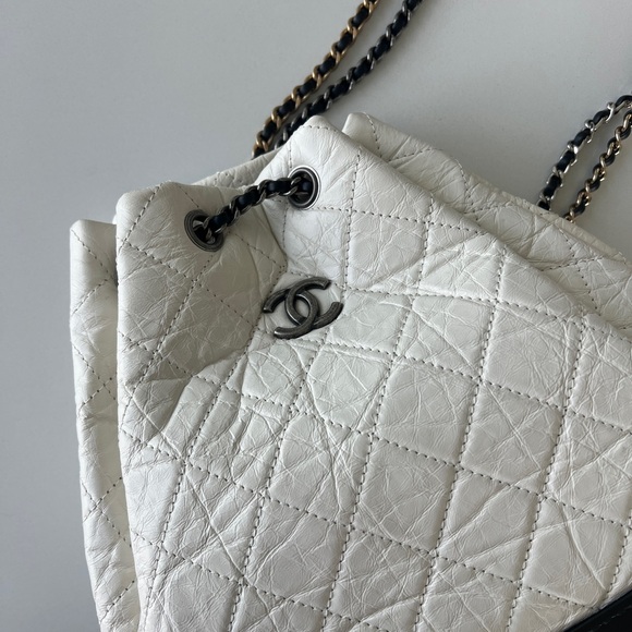 CHANEL Gabrielle Backpack Medium Size main image 4